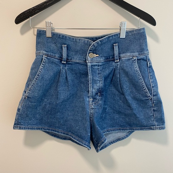 Pleated Hollister shorts - Picture 1 of 5